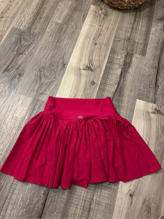 ALO Yoga Dresses & Skirts - ALO Yoga Women's Fuchsia Pleated Skater Skirt